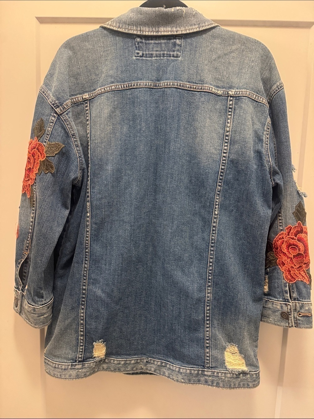 Beautiful ✨Vintage✨ Express Distressed Denim Jacket w Rose Embroidery. M/L. GUC! - Picture 3 of 8